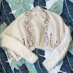 Cropped fuzzy shawl